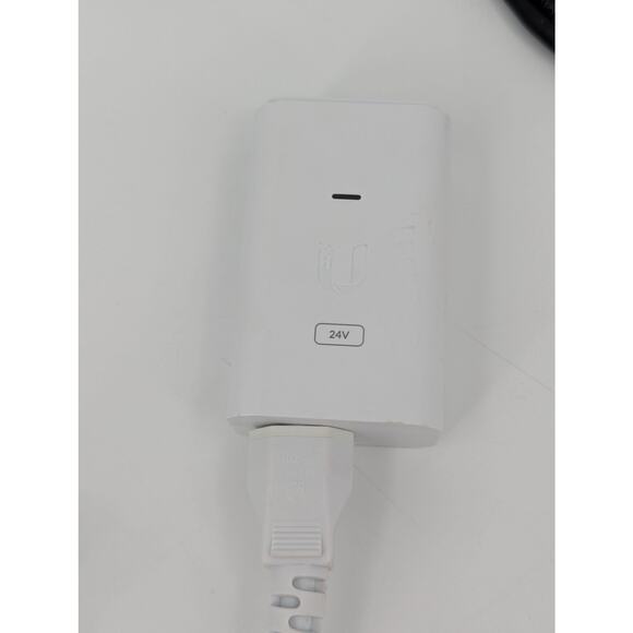 Nanostation NS-5ACL with Ubiquiti Networks Ubiquiti POE GP-J240-030G Untested - Picture 4 of 6
